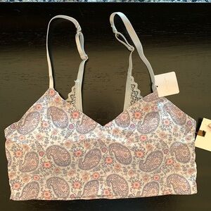 BRAND NEW Jessica Simpson wire free bra with removable pads.